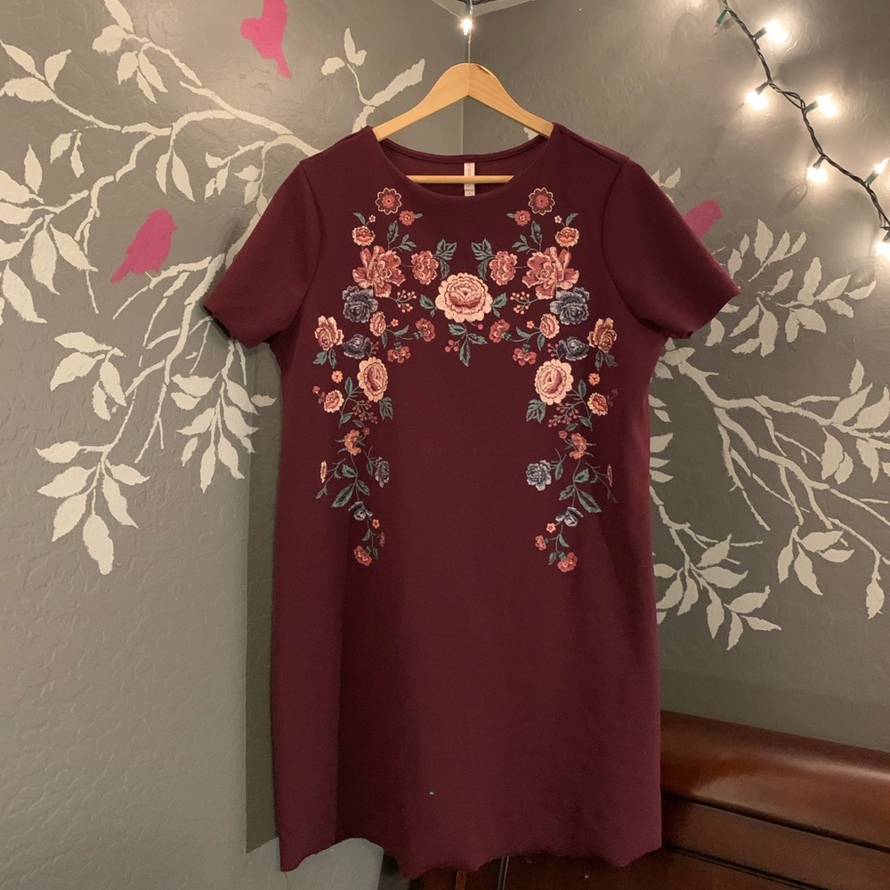 Xhilaration Maroon Floral Shift Dress